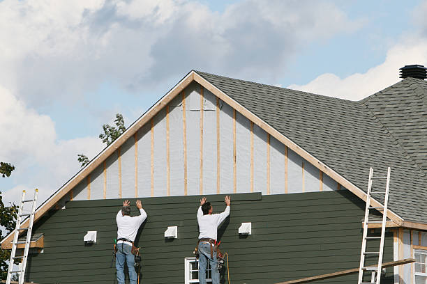 Professional Vinyl Siding technician working in Mountainside, NJ